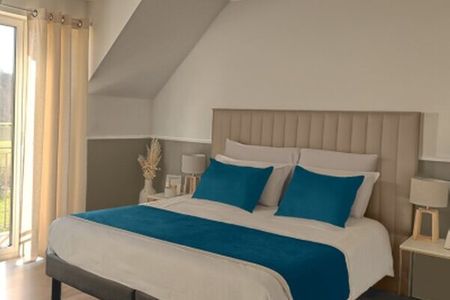 Associer rideaux, chemins de lit et appliques tête de lit : le trio gagnant pour créer une chambre cosy