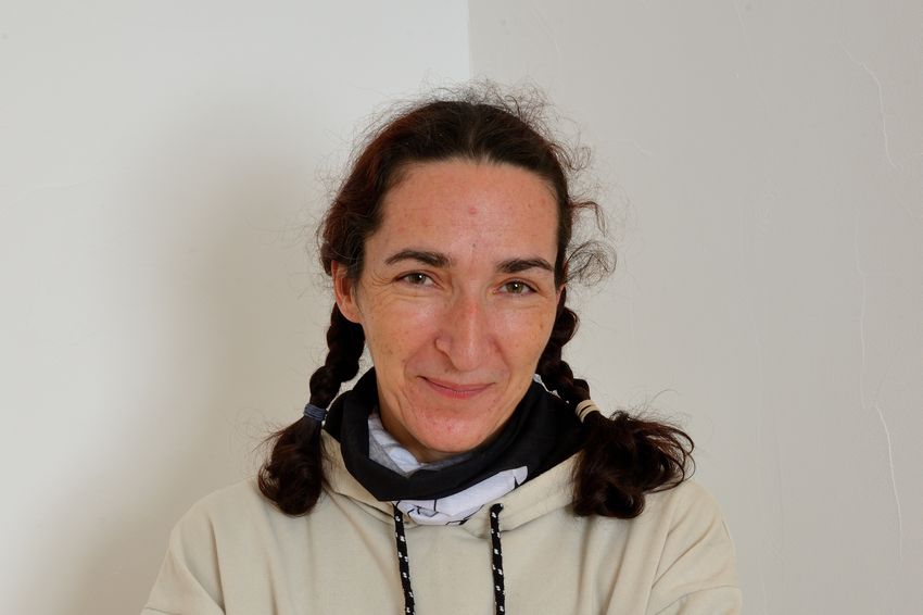 Portrait d’Emilie : monteuse de luminaire