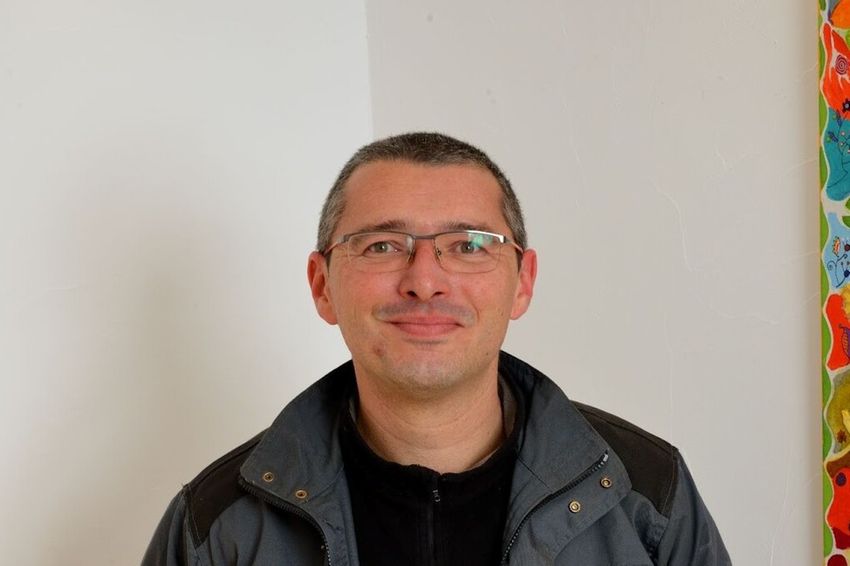 Portrait de Franck : fabricant de luminaires 