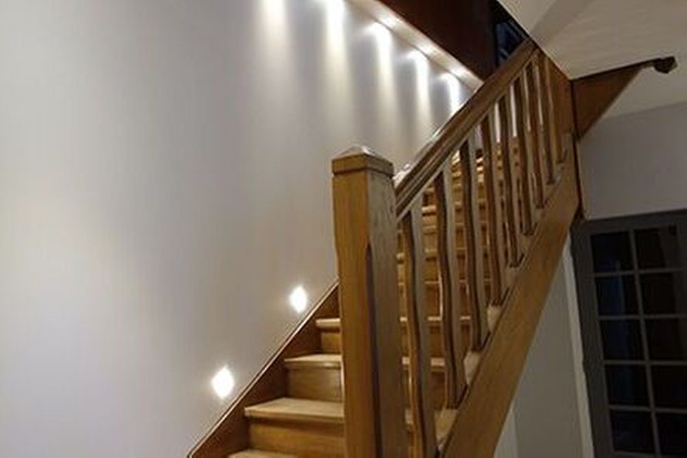 Sublimez l'éclairage de votre escalier grâce à des spots led